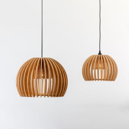 Deux suspensions en bois naturel lumière indirecte