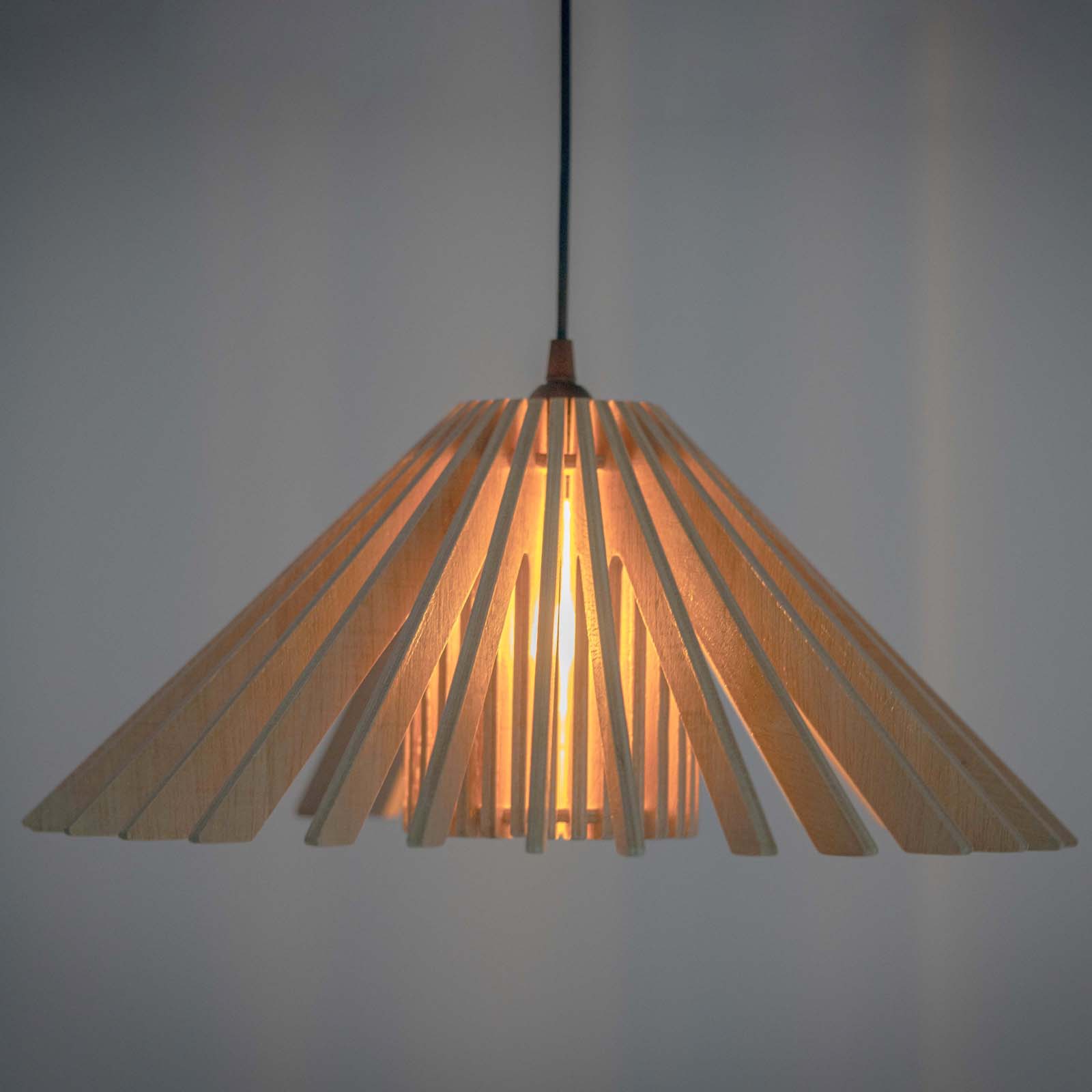 L lamps 4 Lampe conique en bois L Lamp à lumière indirecte